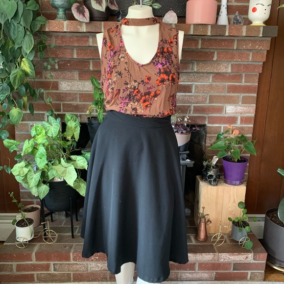 Flirty floral sleeveless choker top - Picture 1 of 5